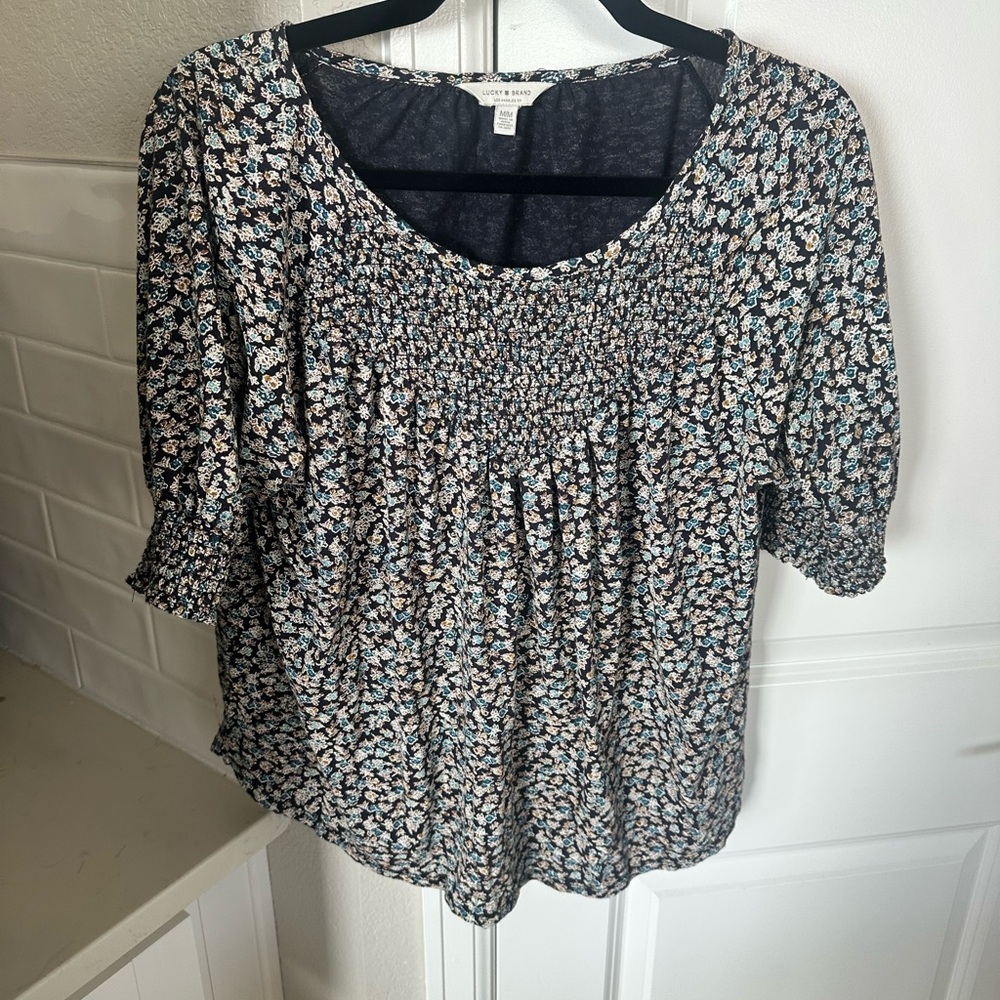 Lucky Brand Women's Floral Smocked Scoop Neck Top - Black Multi
